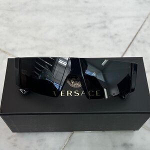 Versace Sleek Black VR Headset